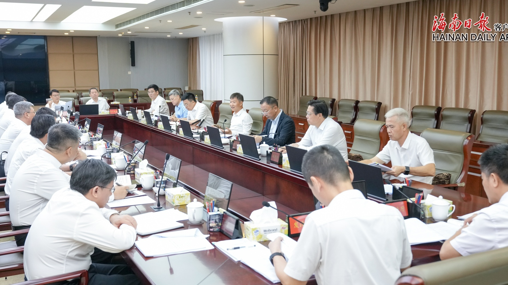 推进经济高质量发展暨全岛封关运作专班第4次会议召开