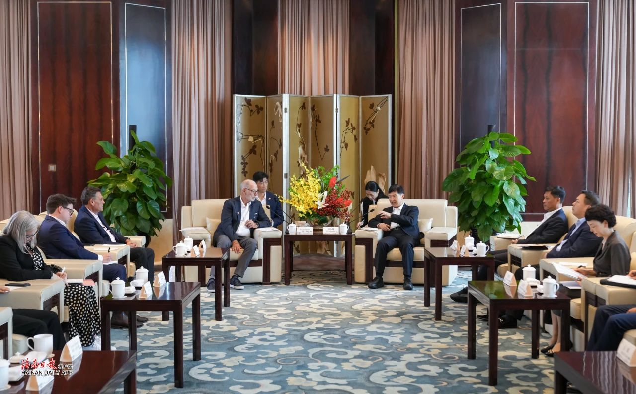刘小明会见新西兰奥克兰市市长韦恩·布朗