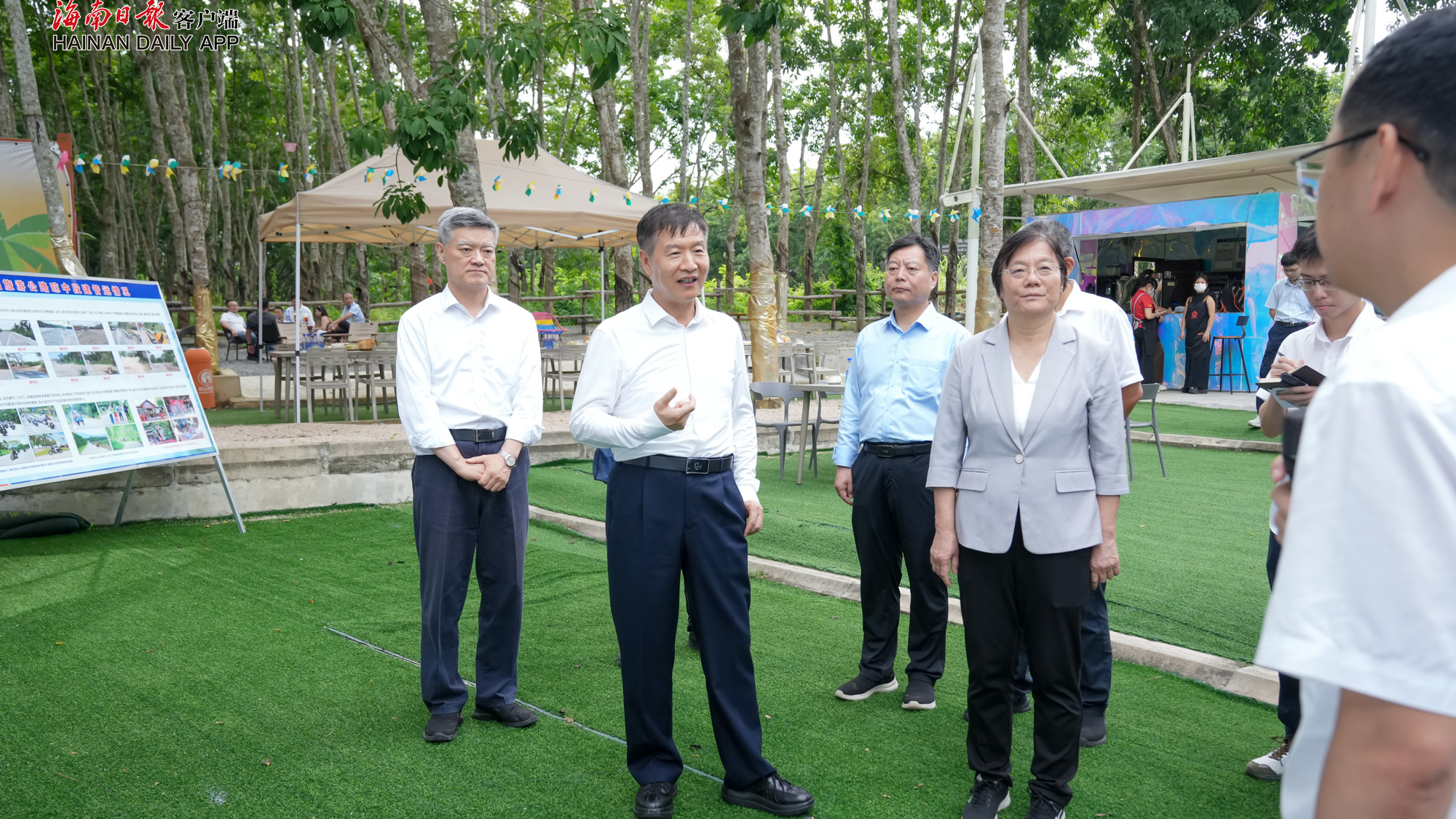 刘小明调研环热带雨林国家公园旅游公路“建管运”情况